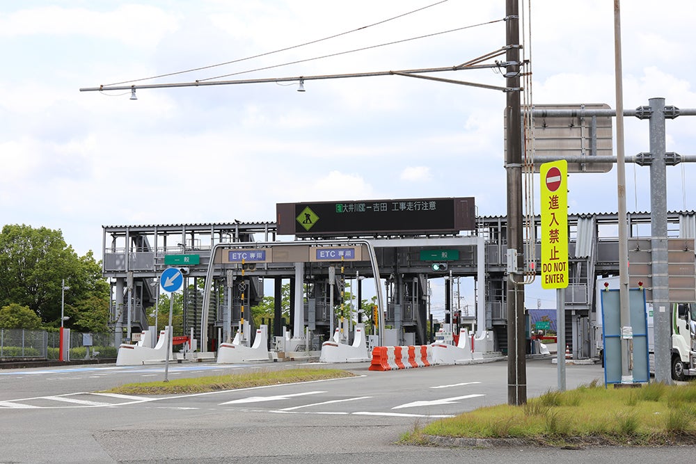 高速道路出口の締切対策と進入禁止看板