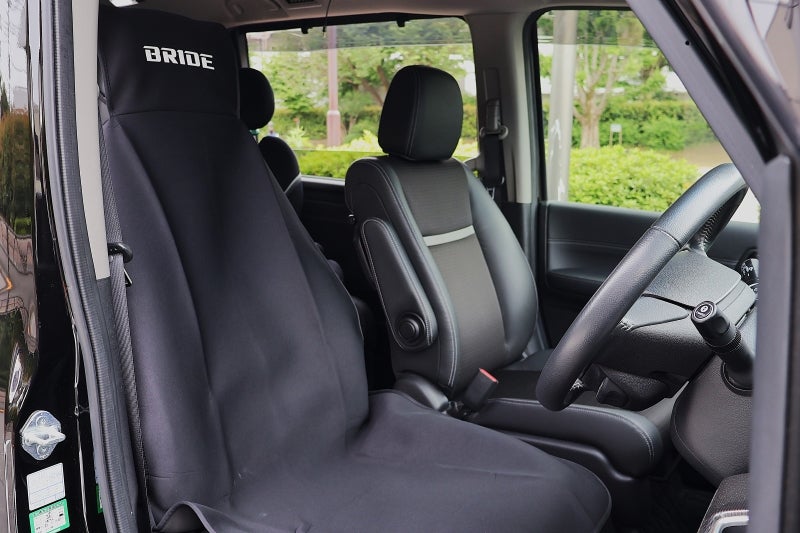 運転席のシートカバー