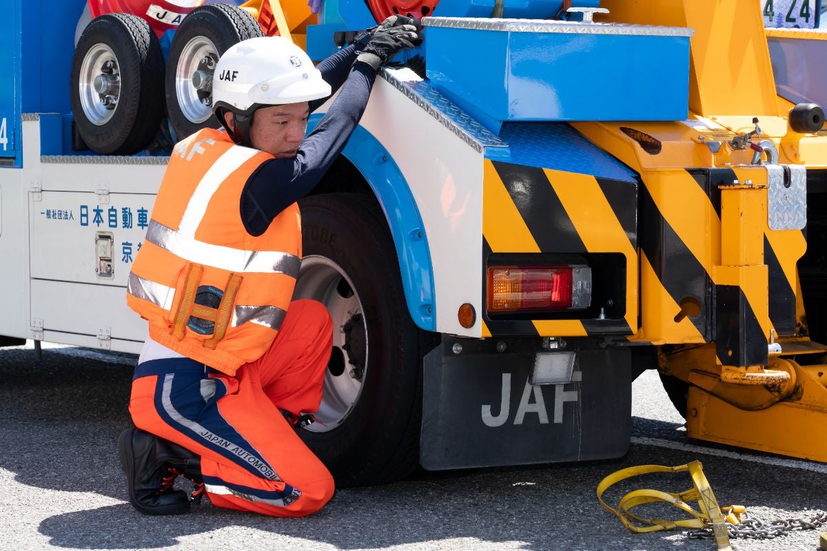 JAF全国ロードサービス競技大会2025 関西本部代表選手｜レッカー車を操作する隊員