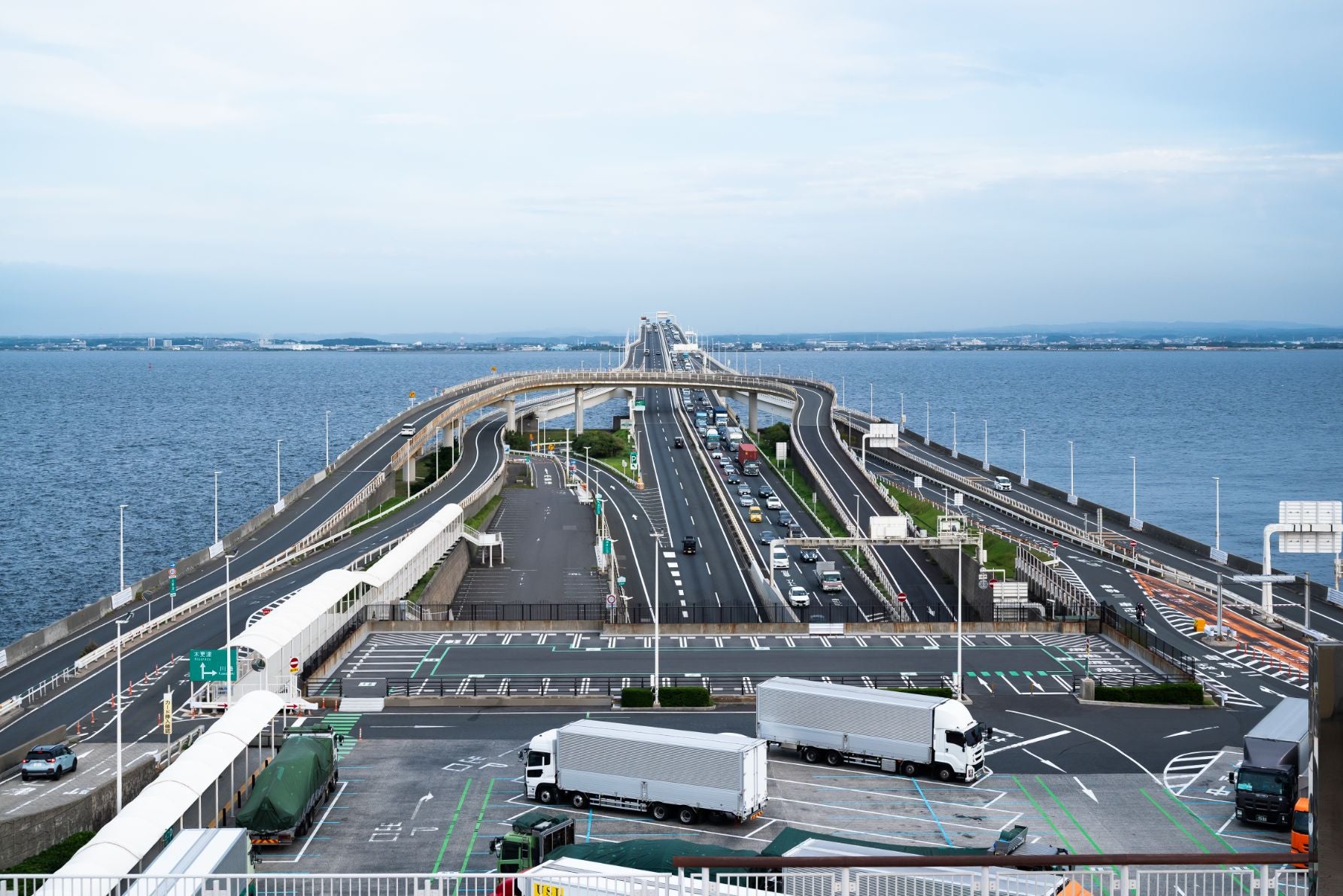 神奈川県川崎市と千葉県木更津を結ぶ15.1㎞の自動車専用道路