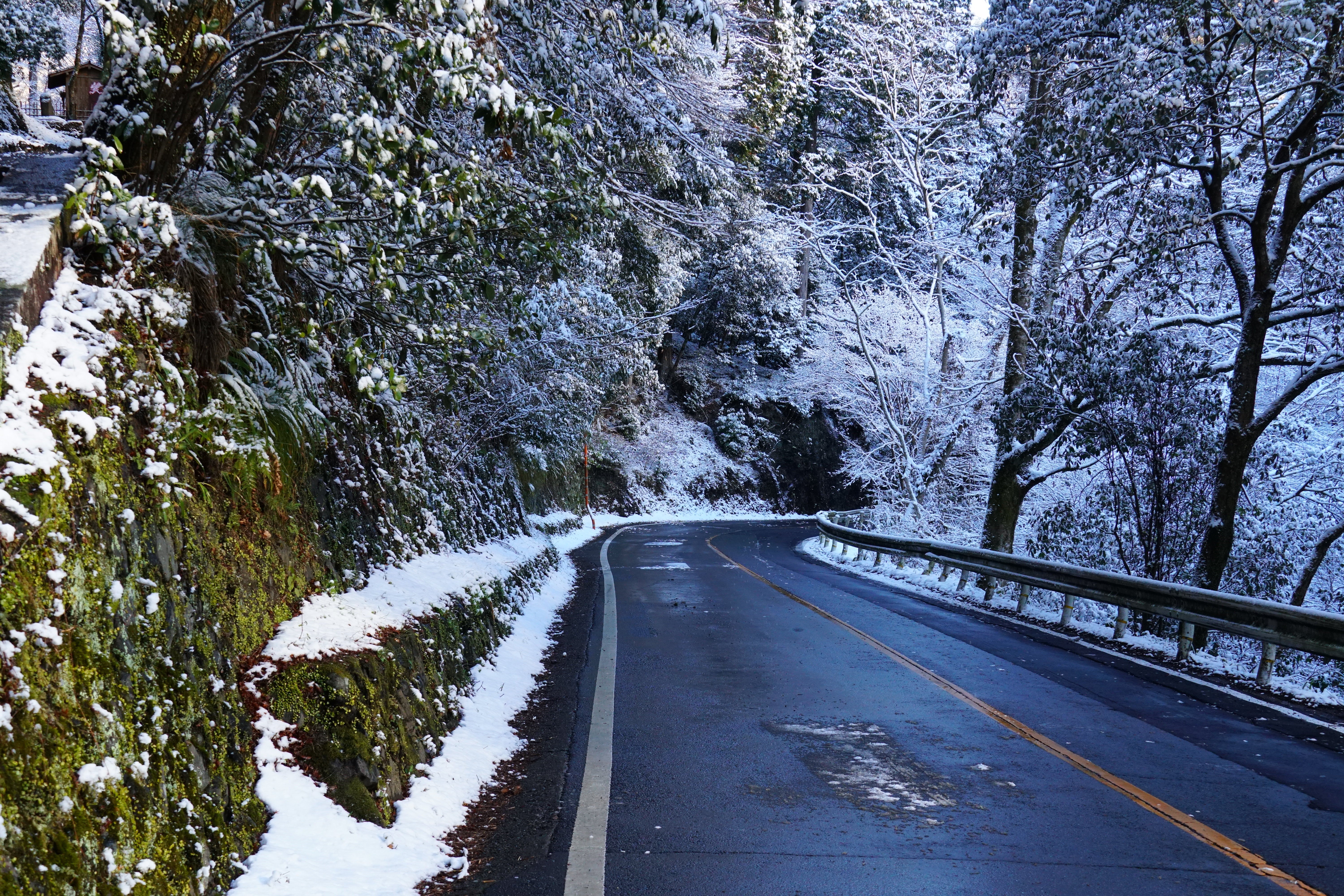 ブラックアイスバーン 発生しやすい場所 日の当たらない場所 