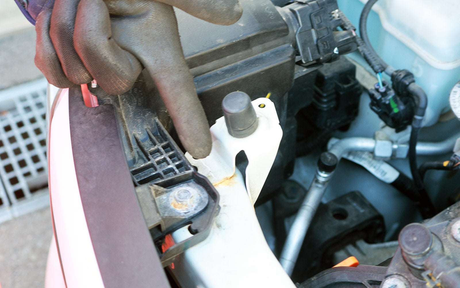 エンジンルーム内のボルトの錆