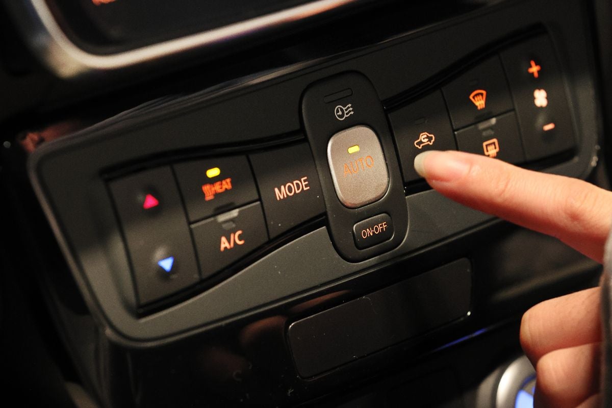 エアコンで暖を取るテスト車1