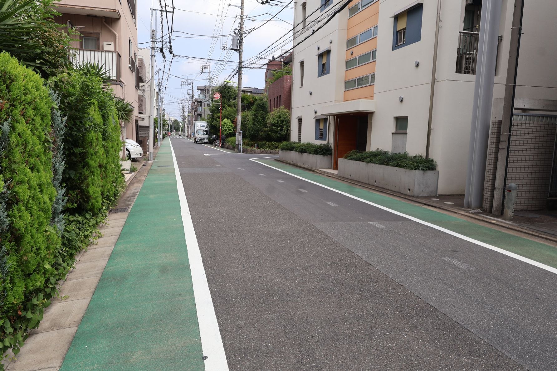  中央線、車線がない生活道路は時速30km/h制限の対象となる