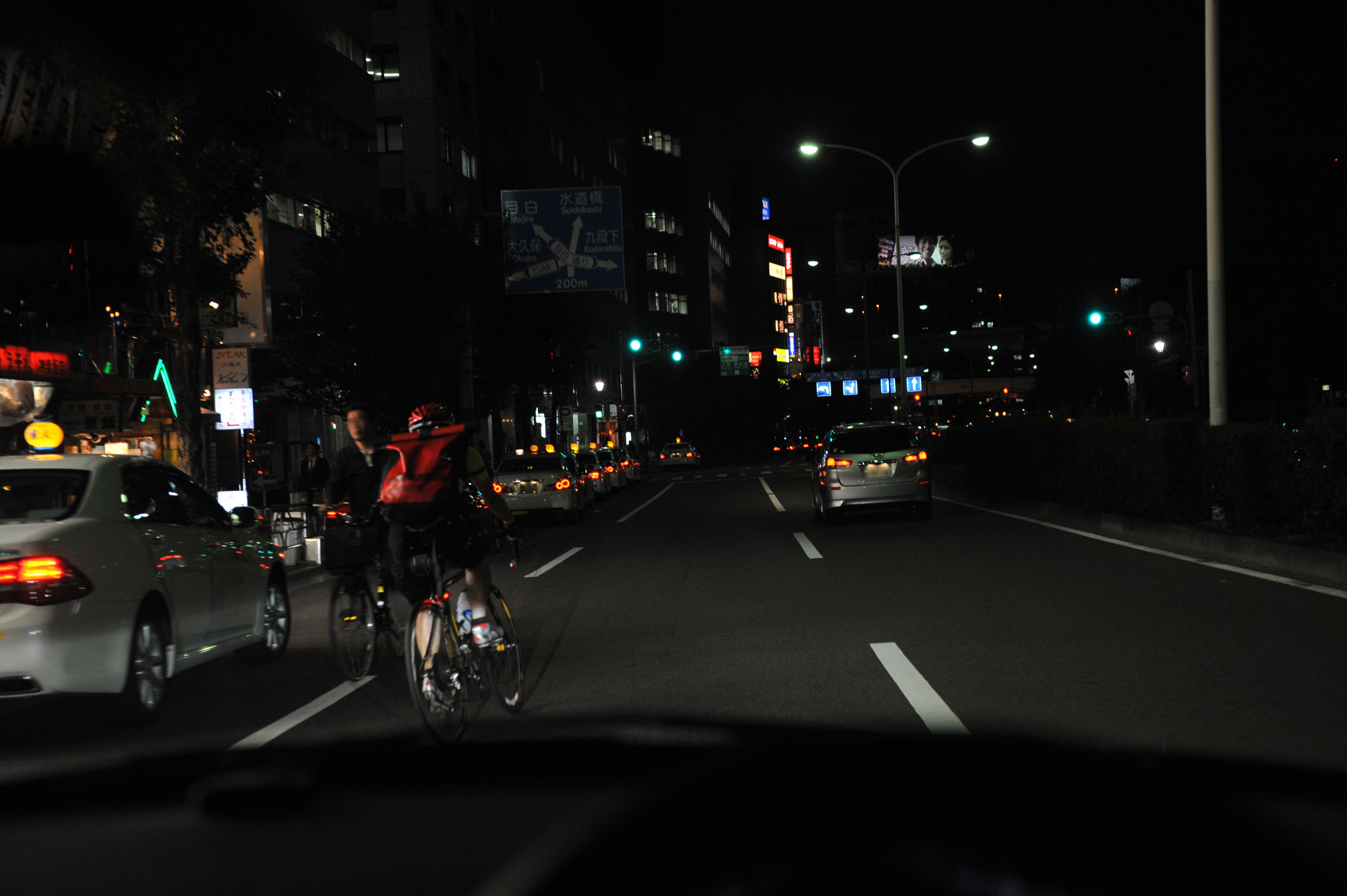 逆走自転車を避けてはみ出して来る自転車