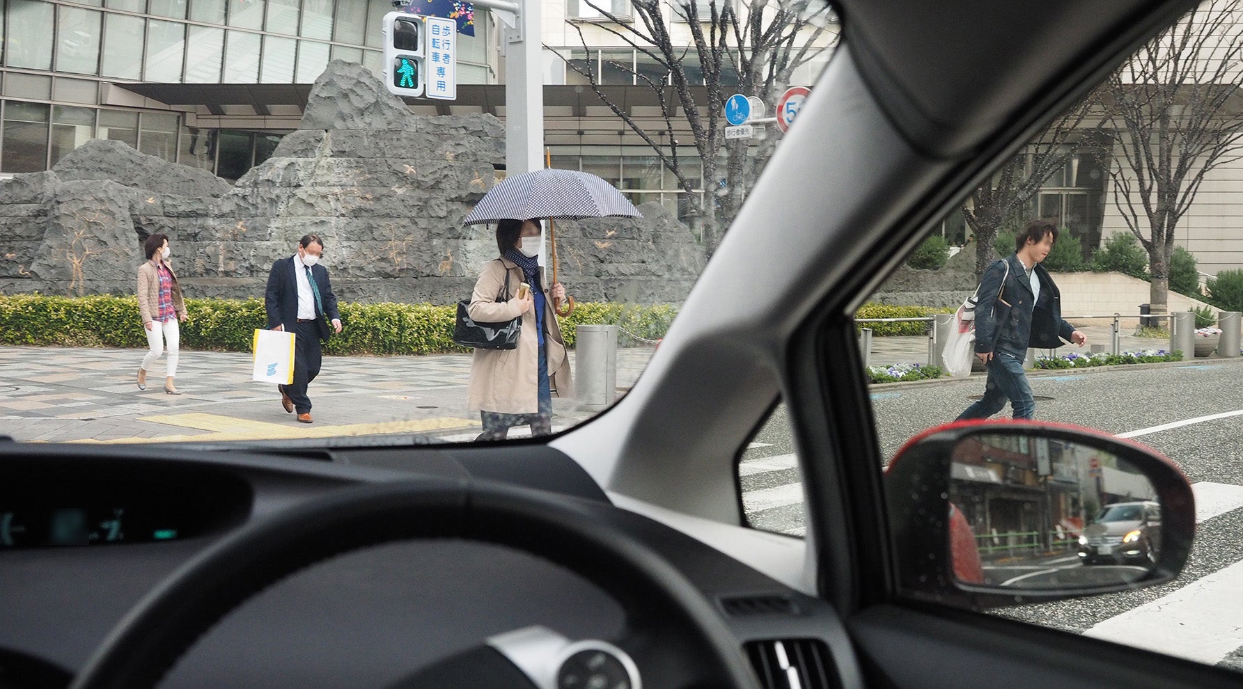 ピラーの死角に入っていた歩行者