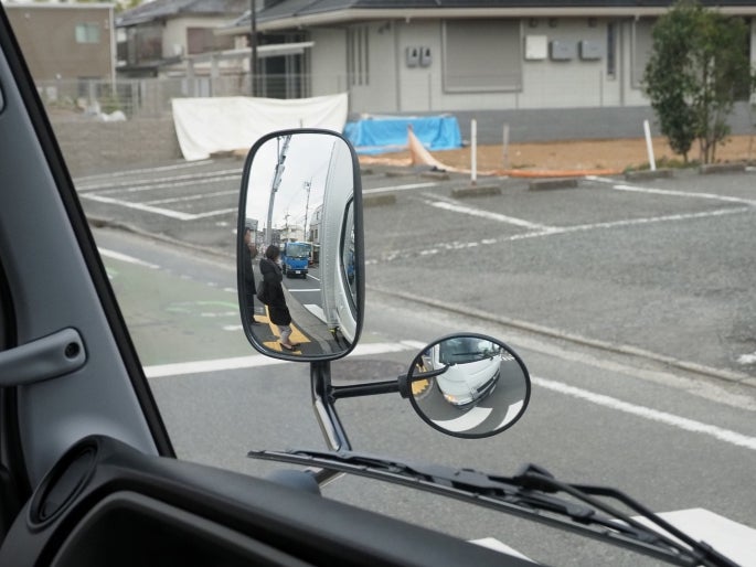 トラックのミラー