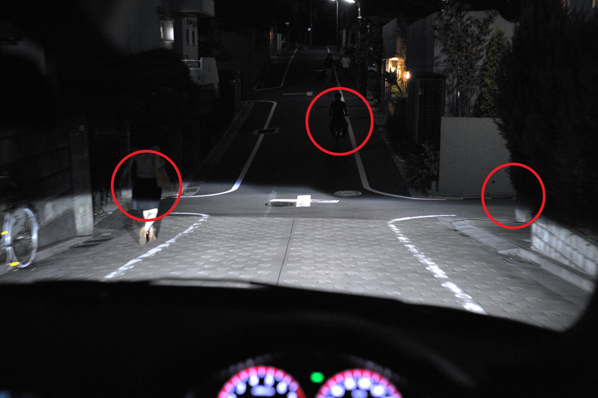 夜間、下り坂を走るとき、どんなことに注意する?