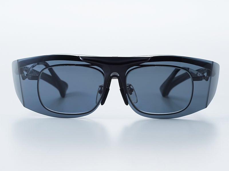大きなメガネにも対応のレンズサイズで広い視認性を確保