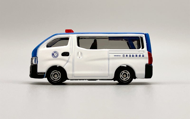 リアドアを開いて遊べる！ 日産キャラバンNV350多目的車