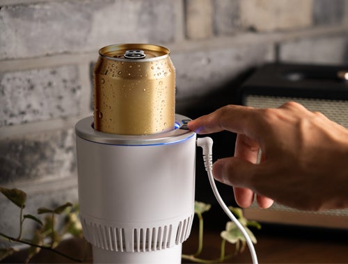 ドライブ中の飲み物を快適温度に。温も冷もずっと、飲み頃キープ　～『保冷保温ドリンクホルダー』～